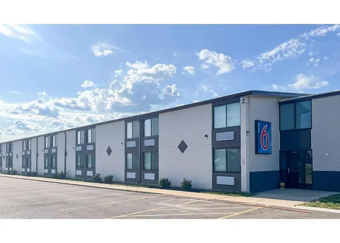 6 Rockford, Il - Rfd Airport 2* Rockford